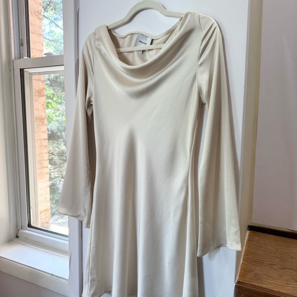 NWT Reformation Pike Satin Dress Mini Short Long Sleeve Almond Cream Medium - Picture 6 of 16